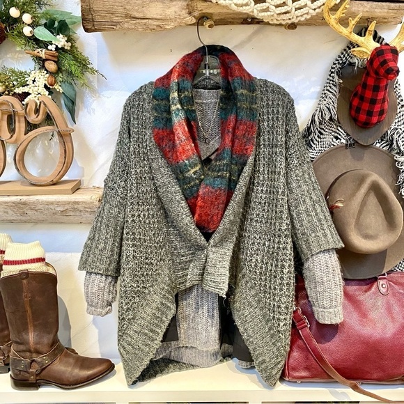 Cozy & warm mohair wool vintage scarf w cottage/resort vibe - Picture 1 of 11